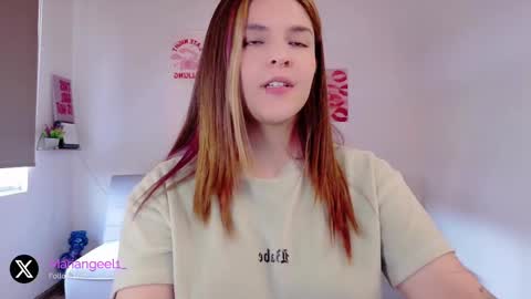 mariangeel_ online show from October 15, 2025, 3:23 pm