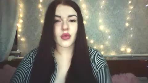 mariangloom online show from April 7, 2026, 8:20 pm