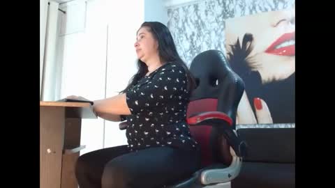 Snapshot of mariani_smith chatting on September 18, 2025, 12:29 pm Mariani online show from September 18, 2025, 12:29 pm