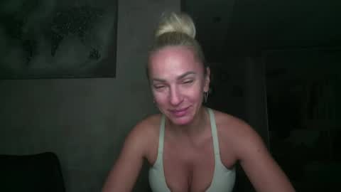 Snapshot of marianna1977 chatting on October 23, 2025, 7:01 pm marianna1977 online show from October 23, 2025, 7:01 pm