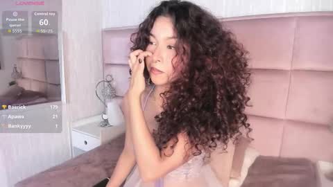 marianna_ray_ online show from October 7, 2025, 9:01 pm