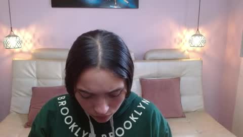 marianne_cam online show from May 8, 2026, 1:05 pm