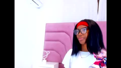 marianrosse online show from November 3, 2025, 7:48 pm