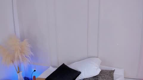 Maria Pettit online show from November 21, 2025, 11:53 am