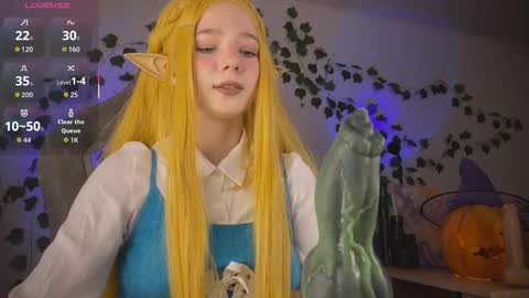 Snapshot of mariel_a_gold chatting on October 23, 2025, 11:42 am Mariel Gold online show from October 23, 2025, 11:42 am