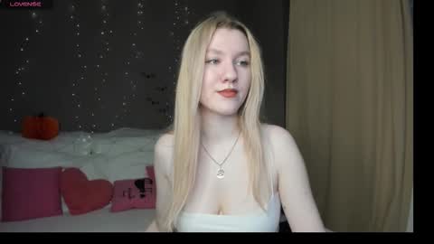 mariel_brown online show from October 29, 2025, 9:11 am