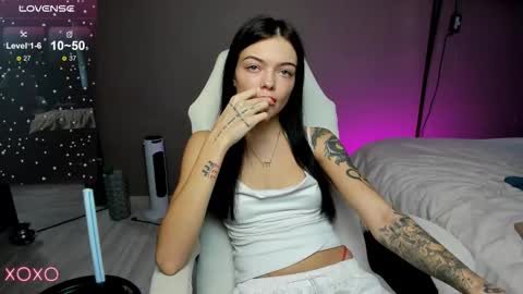 Snapshot of mariella__adams chatting on October 17, 2025, 1:25 pm Maria online show from October 17, 2025, 1:25 pm