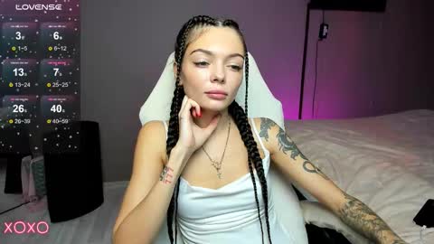 Snapshot of mariella__adams chatting on October 28, 2025, 10:52 am Maria online show from October 28, 2025, 10:52 am