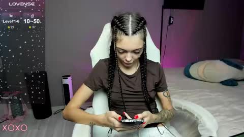 Snapshot of mariella__adams chatting on October 31, 2025, 10:16 am Maria online show from October 31, 2025, 10:16 am