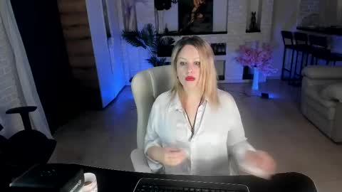 mariemlui online show from October 17, 2025, 9:23 am