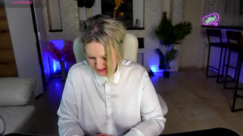 mariemlui online show from March 22, 2026, 7:50 pm