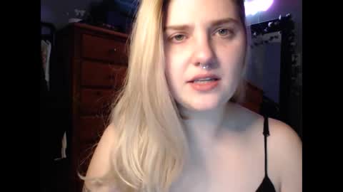 Snapshot of marigoldrue chatting on September 27, 2025, 3:55 am marigoldrue online show from September 27, 2025, 3:55 am
