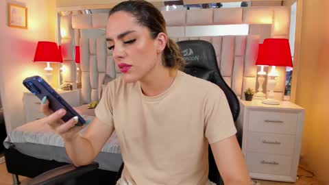 Snapshot of mariiahneedles chatting on December 21, 2024, 12:53 am mariiahneedles online show from December 21, 2024, 12:53 am