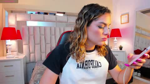 Snapshot of mariiahneedles chatting on February 4, 2025, 10:24 pm mariiahneedles online show from February 4, 2025, 10:24 pm