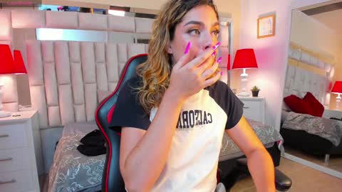 Snapshot of mariiahneedles chatting on February 5, 2025, 5:20 am mariiahneedles online show from February 5, 2025, 5:20 am