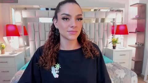 Snapshot of mariiahneedles chatting on October 8, 2025, 10:51 pm mariiahneedles online show from October 8, 2025, 10:51 pm