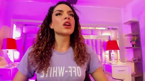 Snapshot of mariiahneedles chatting on October 21, 2025, 11:49 pm mariiahneedles online show from October 21, 2025, 11:49 pm