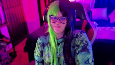 mariiana_velezz online show from April 16, 2026, 6:25 am