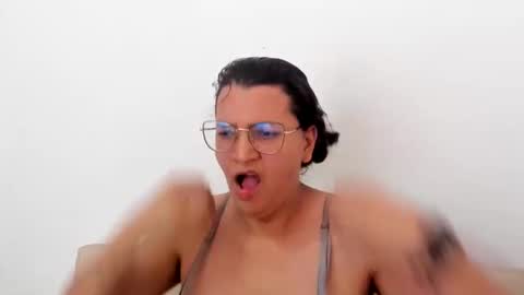 Snapshot of marilyn_garcia chatting on February 20, 2025, 5:51 pm MARILYN SEXY online show from February 20, 2025, 5:51 pm