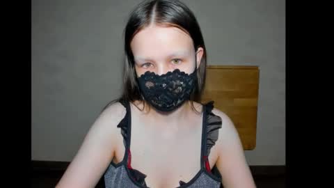 Dita online show from October 19, 2025, 7:25 pm