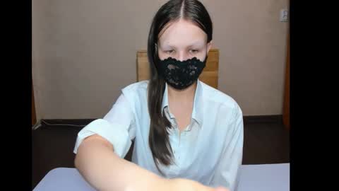 Dita online show from November 6, 2025, 8:43 pm