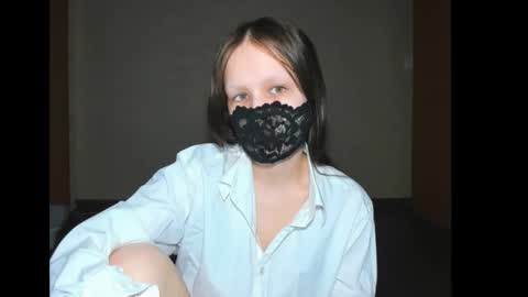 Dita online show from November 17, 2025, 6:14 pm