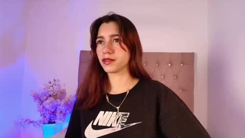 Snapshot of marinette_lux chatting on October 6, 2025, 12:35 pm marinette online show from October 6, 2025, 12:35 pm