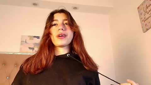 Snapshot of marinette_lux chatting on November 6, 2025, 1:01 pm marinette online show from November 6, 2025, 1:01 pm