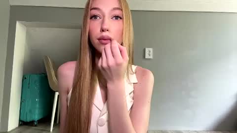 Snapshot of marioindal chatting on June 25, 2026, 9:25 am Amelia online show from June 25, 2026, 9:25 am