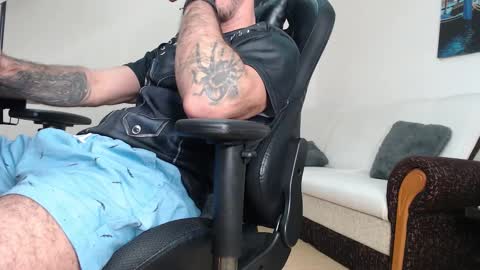 marioslim online show from October 8, 2025, 3:42 pm