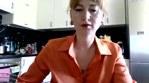 mariza_love359092 online show from April 13, 2026, 12:43 pm