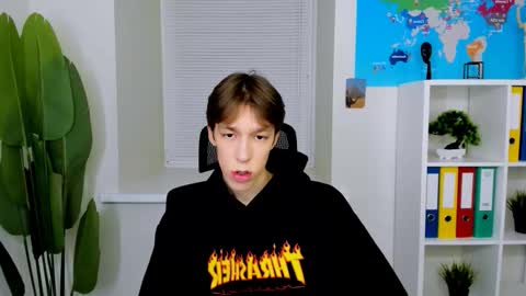 Snapshot of mark_branston chatting on October 6, 2025, 10:45 am Mark online show from October 6, 2025, 10:45 am