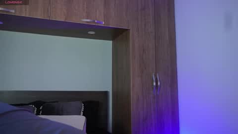 Mark online show from October 21, 2025, 10:10 pm