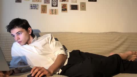 Mark online show from October 18, 2025, 12:28 pm