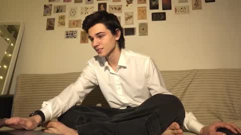 Mark online show from November 16, 2025, 2:44 pm