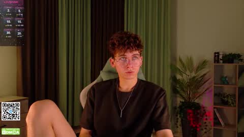 Snapshot of mark_safr chatting on October 8, 2025, 11:13 pm Mark online show from October 8, 2025, 11:13 pm