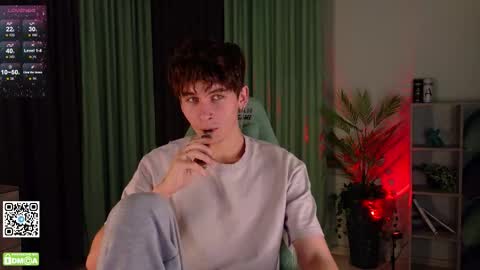 Snapshot of mark_safr chatting on October 27, 2025, 12:20 pm Mark online show from October 27, 2025, 12:20 pm