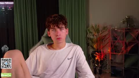 Snapshot of mark_safr chatting on October 30, 2025, 5:24 pm Mark online show from October 30, 2025, 5:24 pm