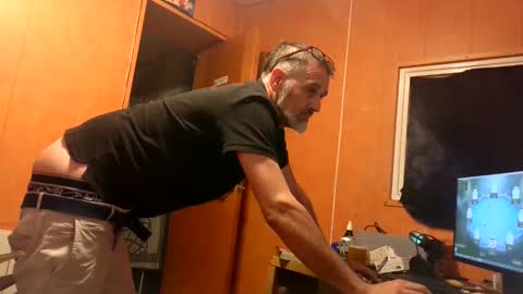 Snapshot of markbcnx chatting on September 30, 2025, 10:04 pm markbcnx online show from September 30, 2025, 10:04 pm