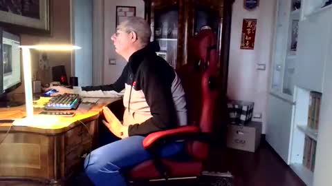 Snapshot of markmarkmark00 chatting on February 25, 2026, 7:18 am markmarkmark00 online show from February 25, 2026, 7:18 am