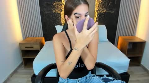 Snapshot of maroly_21 chatting on February 13, 2025, 1:40 am Maly online show from February 13, 2025, 1:40 am