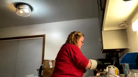 Snapshot of maroon_moon chatting on February 16, 2025, 12:19 am maroon_moon online show from February 16, 2025, 12:19 am