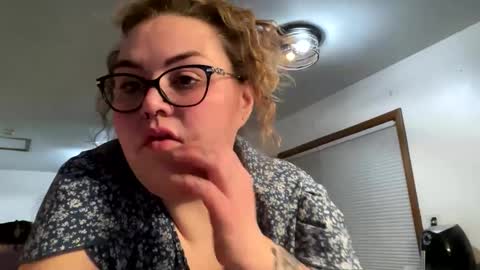 Snapshot of maroon_moon chatting on March 12, 2025, 12:31 am maroon_moon online show from March 12, 2025, 12:31 am