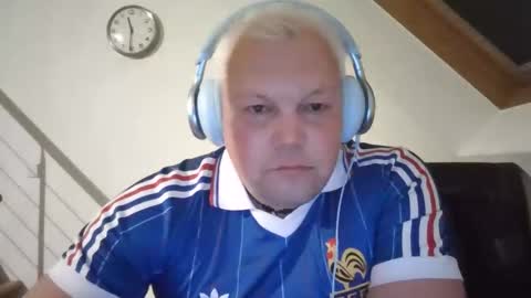 mars0481 online show from May 19, 2026, 9:32 pm