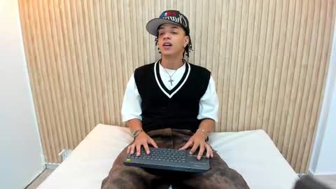 MARSHALL online show from September 26, 2025, 1:37 pm