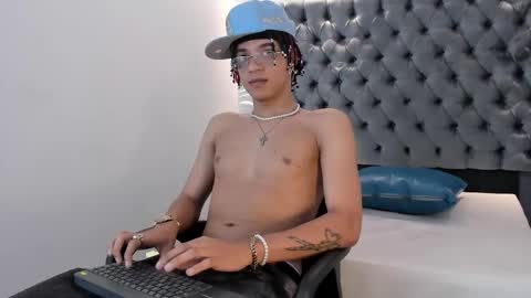 MARSHALL online show from December 3, 2025, 1:20 pm