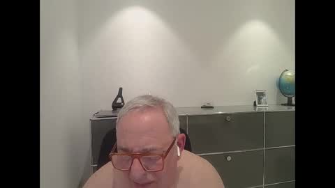 Snapshot of martin_1947 chatting on January 14, 2025, 10:55 pm martin_1947 online show from January 14, 2025, 10:55 pm