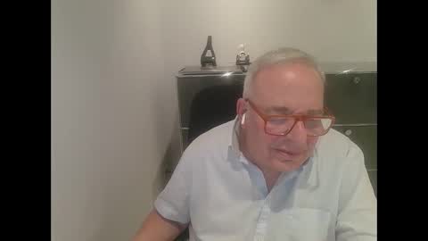 Snapshot of martin_1947 chatting on January 26, 2025, 5:13 pm martin_1947 online show from January 26, 2025, 5:13 pm