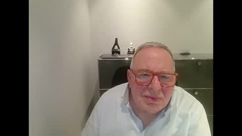 Snapshot of martin_1947 chatting on February 15, 2025, 11:25 pm martin_1947 online show from February 15, 2025, 11:25 pm