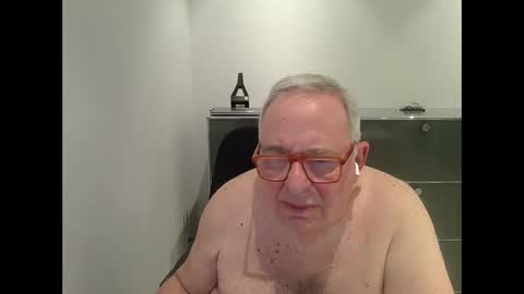 Snapshot of martin_1947 chatting on March 5, 2025, 11:27 pm martin_1947 online show from March 5, 2025, 11:27 pm